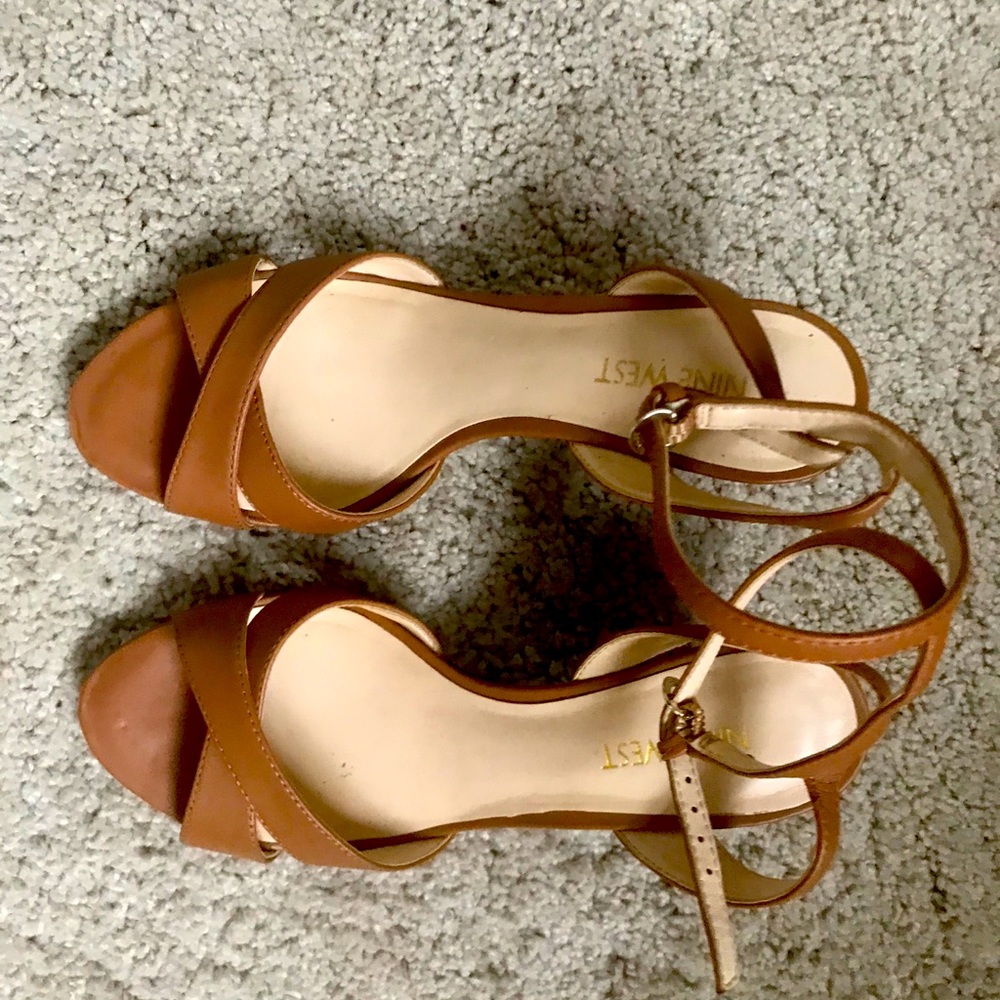 Perfect Cross-Strap Beige Wedges